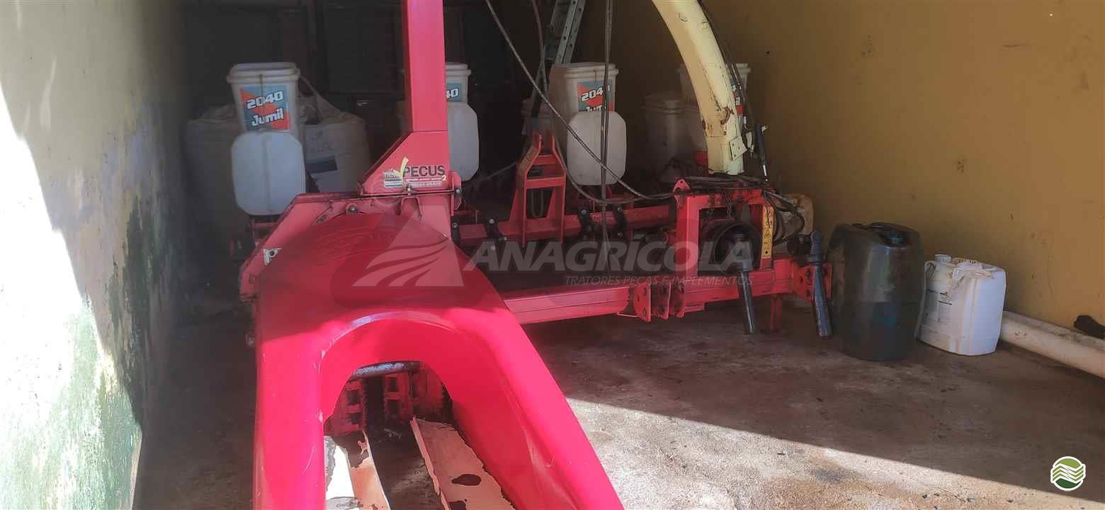 IMPLEMENTOS AGRICOLAS COLHEDORAS COLHEDORA DE MILHO 1 LINHA Anagrícola  ANAPOLIS GOIAS GO